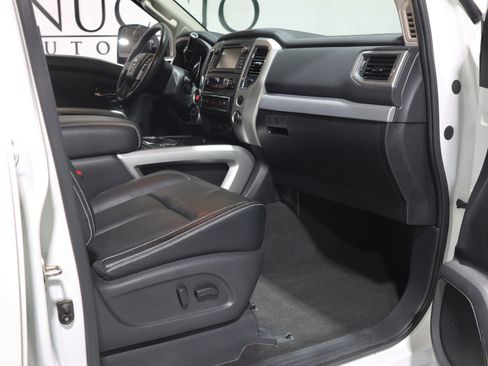 Used 2017 Nissan Titan PRO-4X w/ Pro-4x Convenience Package image 50