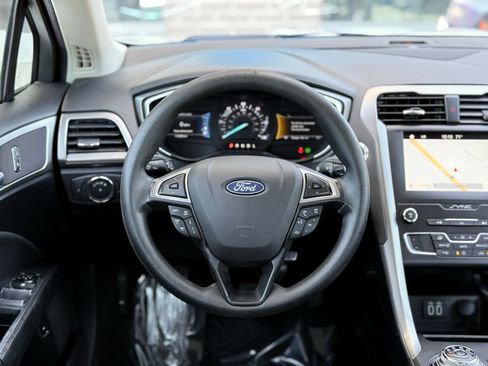Used 2019 Ford Fusion SE FWD image 24