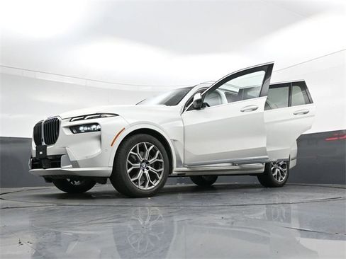 Used 2025 BMW X7 xDrive40i image 37