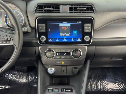 Used 2025 Nissan Leaf S image 21