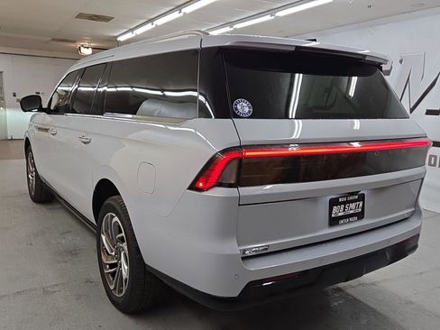 New 2026 Lincoln Navigator L Reserve AWD/4WD image 11
