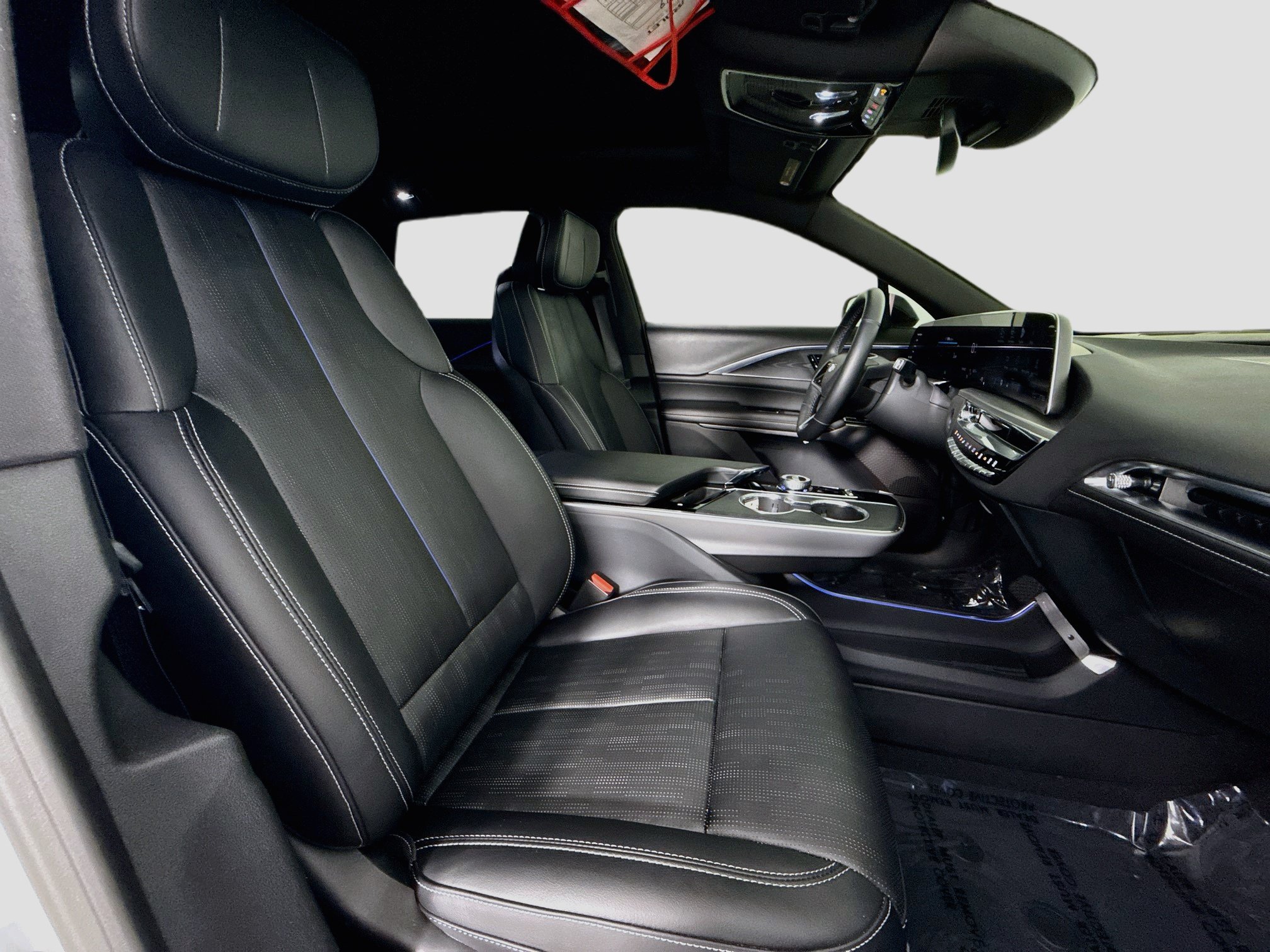 Used 2025 Cadillac Lyriq Luxury RWD image 30