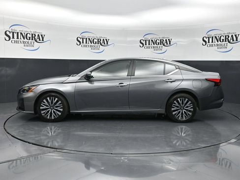 Used 2025 Nissan Altima 2.5 SV FWD image 5