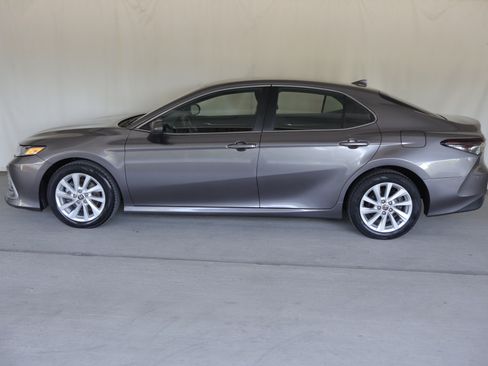 Used 2024 Toyota Camry LE AWD/4WD image 23