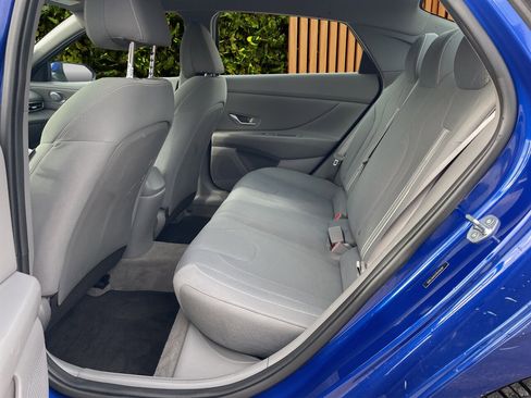 Used 2023 Hyundai Elantra SEL w/ Convenience Package image 9