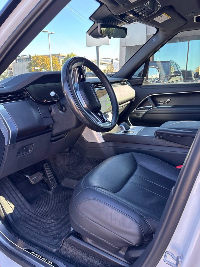 Used 2025 Land Rover Range Rover Long Wheelbase SE AWD/4WD image 12