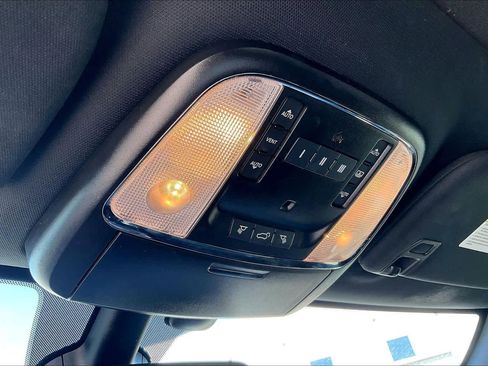 Used 2021 Jeep Grand Cherokee Limited w/ Luxury Group II image 33