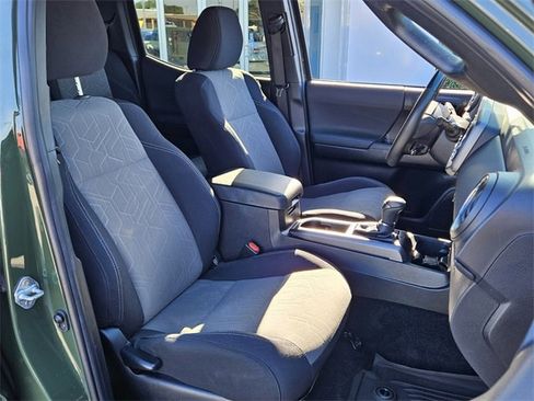 Used 2021 Toyota Tacoma TRD Off-Road image 16