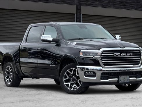 Used 2025 RAM 1500 Laramie AWD/4WD image 2