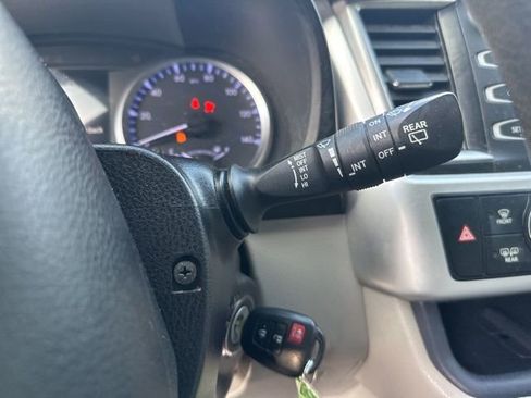 Used 2019 Toyota Highlander LE image 13
