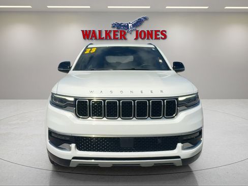Used 2023 Jeep Wagoneer L Series II image 8