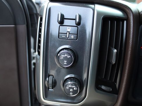 Used 2018 Chevrolet Silverado 1500 LT w/ Texas Edition image 23