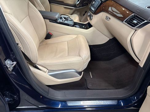 Used 2019 Mercedes-Benz GLS 550 4MATIC image 46