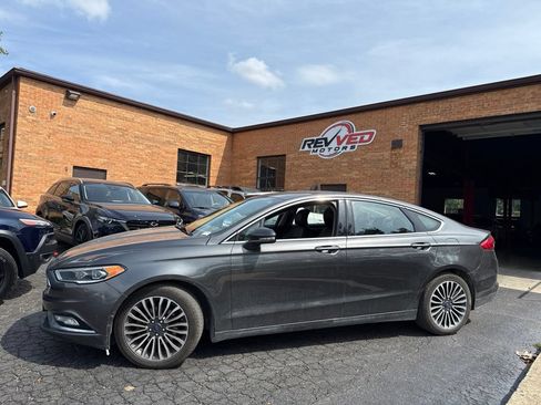 Used 2017 Ford Fusion SE w/ Fusion SE Technology Package FWD image 4