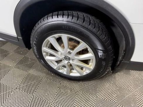 Used 2020 Nissan Rogue S FWD image 14