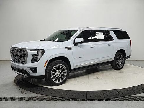 Used 2026 GMC Yukon XL Denali w/ Sun & Power Step Package AWD/4WD image 3