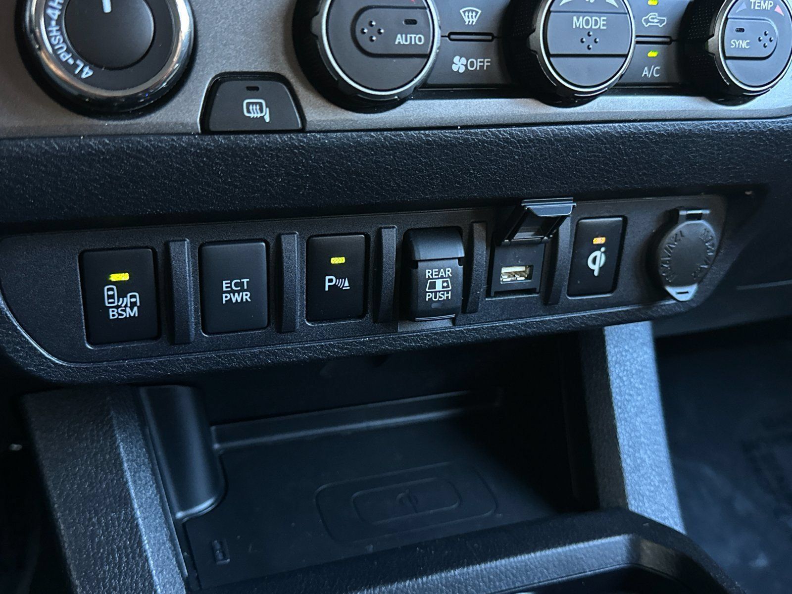 Used 2022 Toyota Tacoma TRD Sport w/ Technology Package AWD/4WD image 26