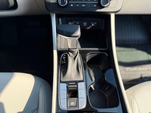 Used 2025 Hyundai Tucson SE image 25