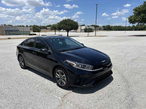 Used 2022 Kia Forte LXS FWD image 1
