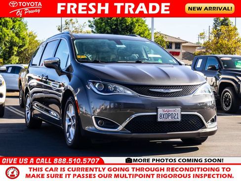 Used 2020 Chrysler Pacifica Limited FWD image 1