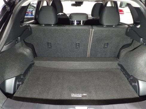 Used 2021 Nissan Rogue Sport S image 6