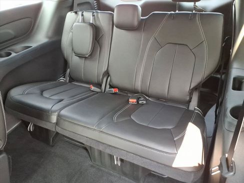 New 2027 Chrysler Pacifica Select FWD image 14