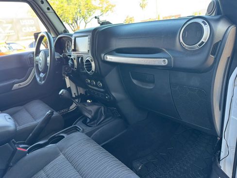 Used 2011 Jeep Wrangler Rubicon w/ PWR Convenience Group AWD/4WD image 32