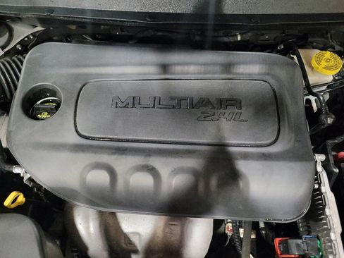 Used 2020 Jeep Cherokee Latitude Plus w/ Cold Weather Group image 30