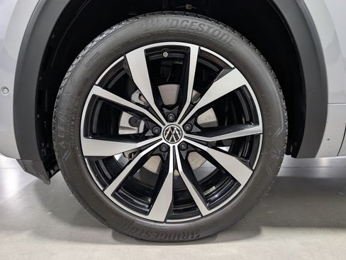 Used 2024 Volkswagen Atlas SEL Premium R-Line AWD/4WD image 9
