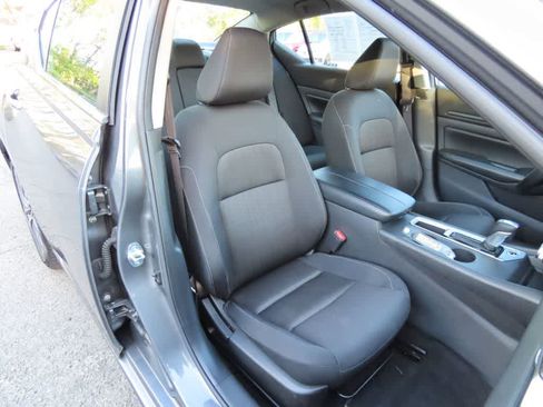 Used 2025 Nissan Altima 2.5 SV FWD image 15