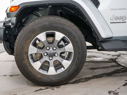 Used 2023 Jeep Wrangler Unlimited Sahara w/ Cold Weather Group AWD/4WD image 27