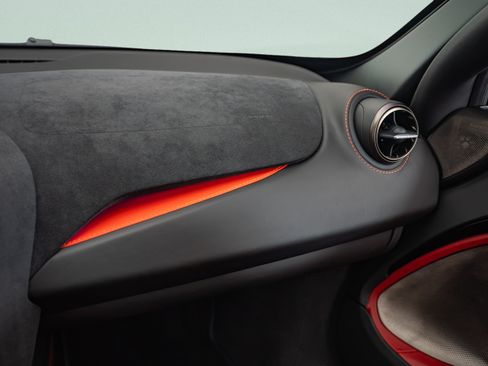 Used 2018 McLaren 720S Performance RWD image 18