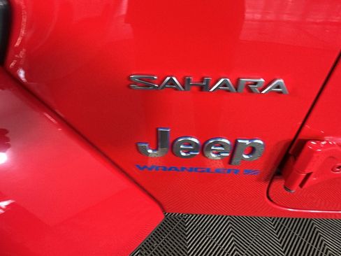 Used 2024 Jeep Wrangler Unlimited Sahara AWD/4WD image 11