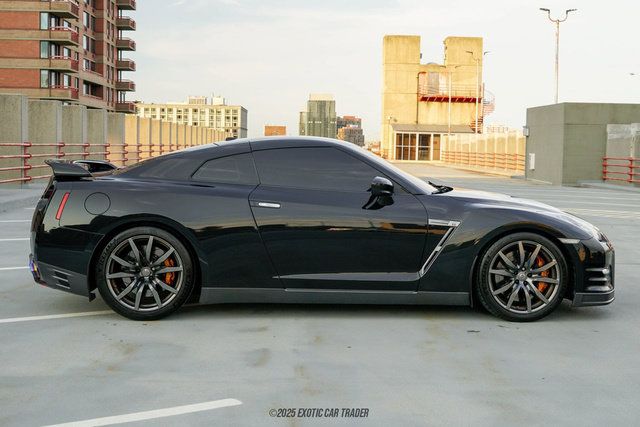 Used 2014 Nissan GT-R Premium w/ Premium Interior Package AWD/4WD image 9