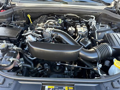 Used 2022 Dodge Durango SXT w/ Blacktop Package image 9