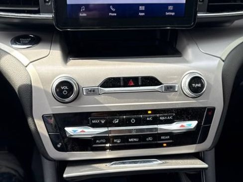 Used 2024 Ford Explorer XLT w/ Equipment Group 202A RWD image 12