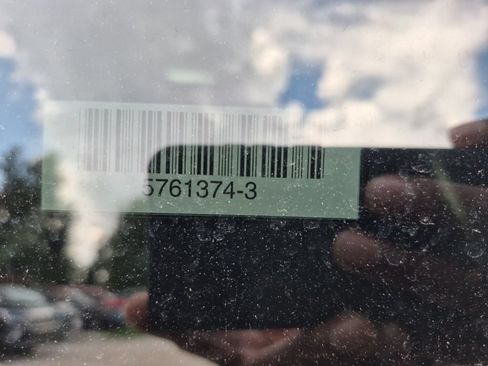 Used 2025 Chrysler Pacifica Select FWD image 9