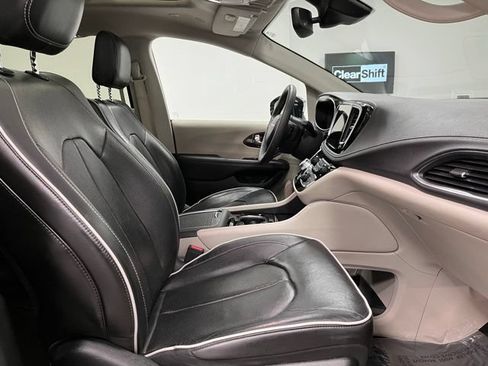 Used 2023 Chrysler Pacifica Limited FWD image 56