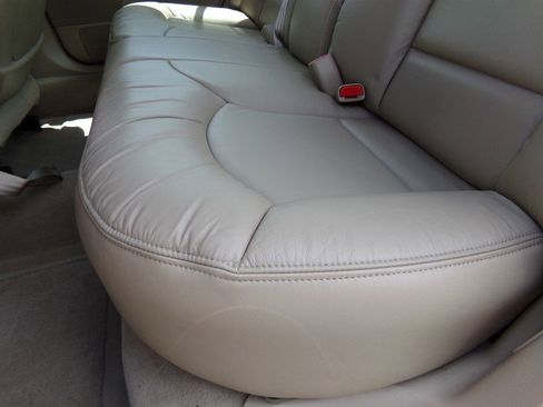 Used 2001 Lincoln Continental image 30