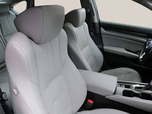 Used 2018 Honda Accord Touring image 20