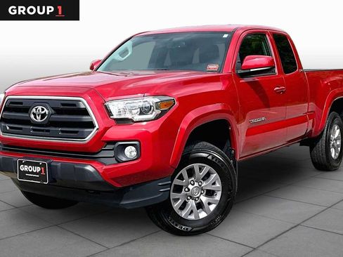 Used 2017 Toyota Tacoma SR5 AWD/4WD image 1