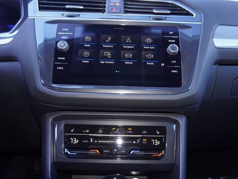 Used 2022 Volkswagen Tiguan SE image 19