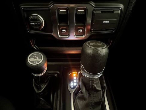 Used 2021 Jeep Wrangler Sport S image 20