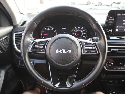 Used 2023 Kia Seltos S FWD image 12