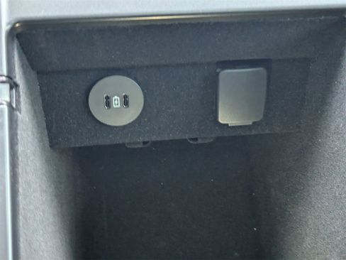 Used 2024 Lincoln Nautilus Premier w/ Equipment Group 102A image 26