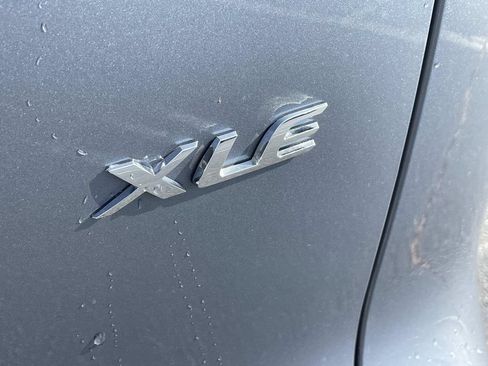 Used 2025 Toyota Corolla Cross XLE w/ Convenience Package FWD image 10