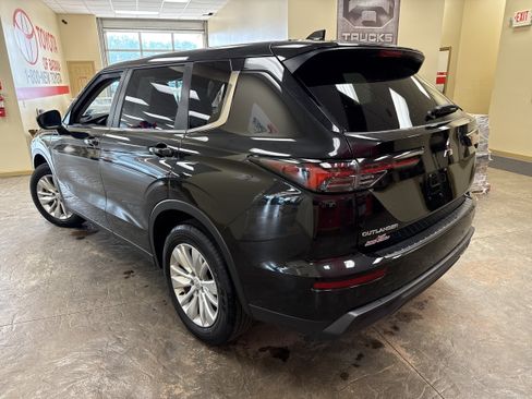Used 2026 Mitsubishi Outlander ES FWD image 9