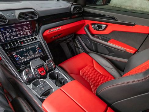 Used 2022 Lamborghini Urus image 45