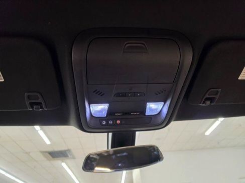 Used 2018 Cadillac XT5 FWD image 32