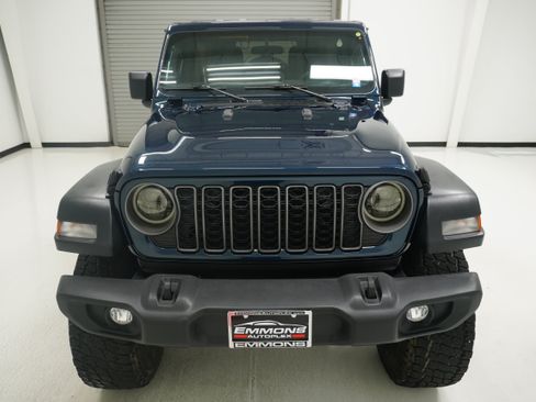 Used 2025 Jeep Wrangler Unlimited Sport AWD/4WD image 2